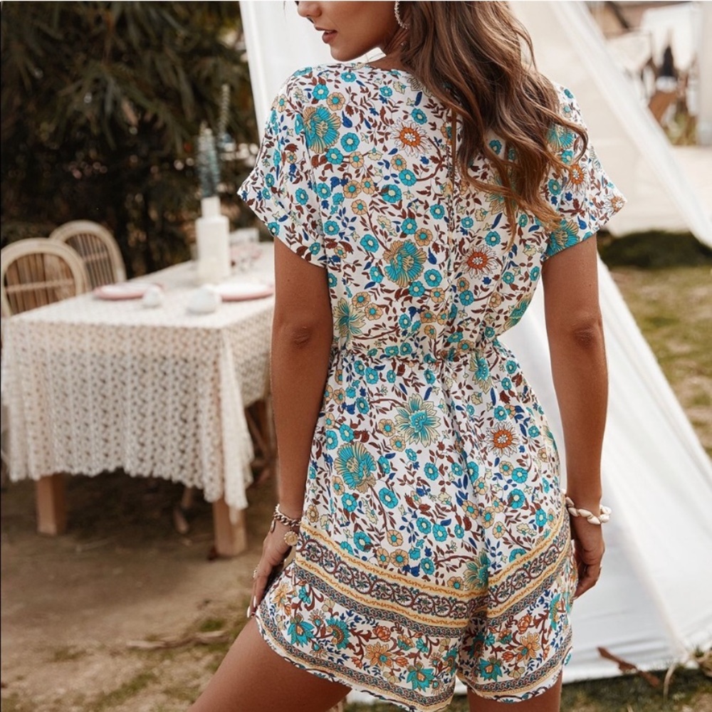 Ivory Floral Romper - Picture 4 of 8